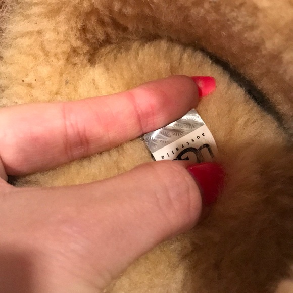 UGG Australia Chestnut Classic Short Boots - Picture 8 of 8